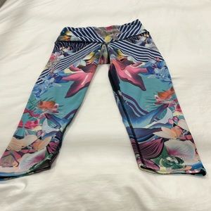 Onzie running capri leggings